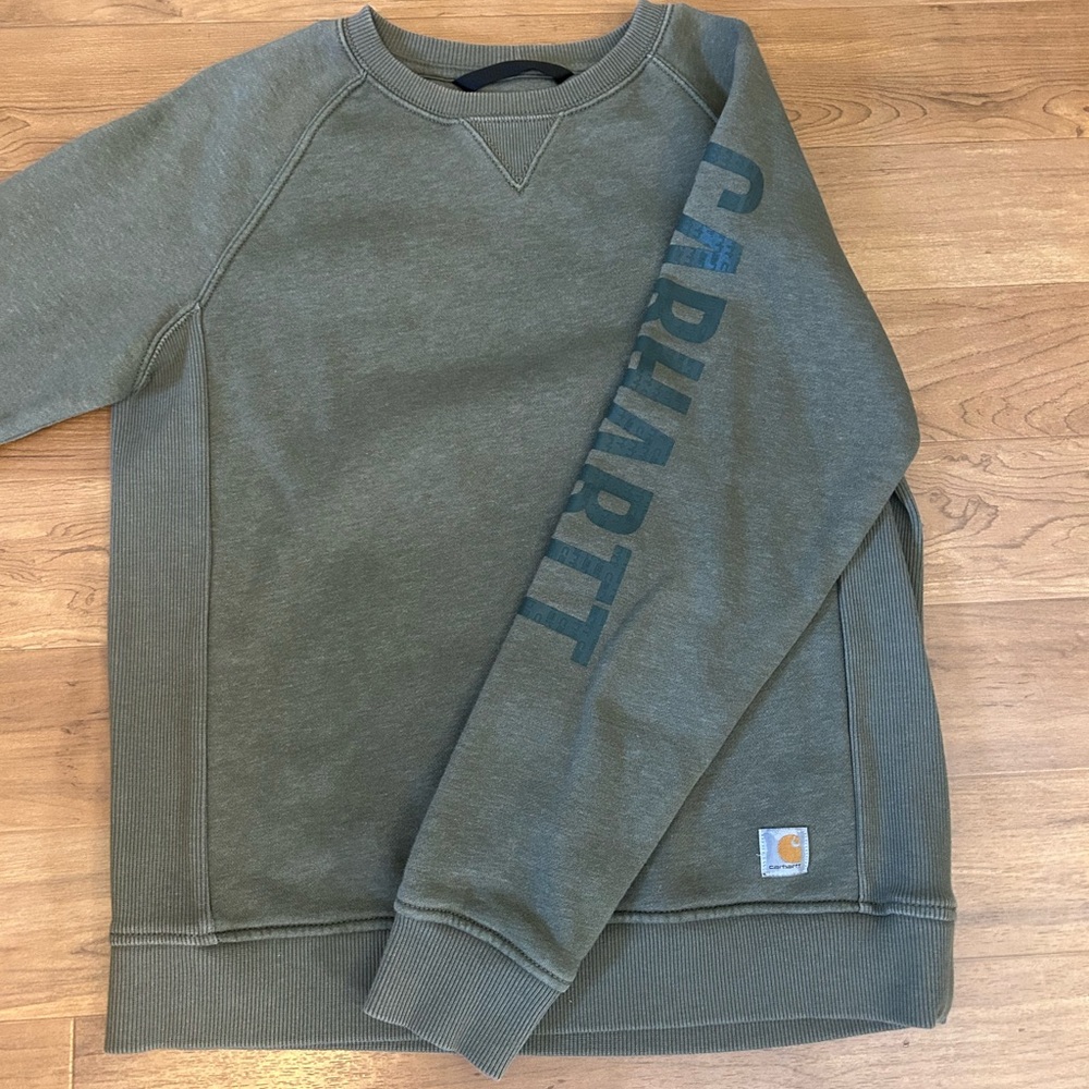 Women’s carhartt relax fit crewneck- size medium